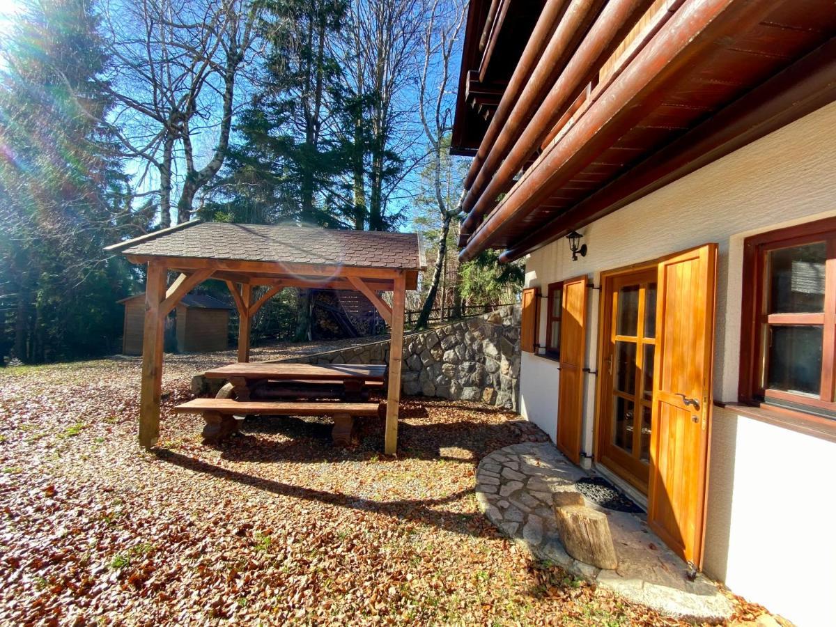 Pine Lodge Hlevci Eksteriør bilde